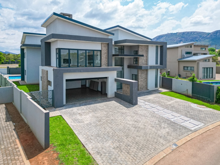 6 Bedroom Property for Sale in Gateway Manor North West